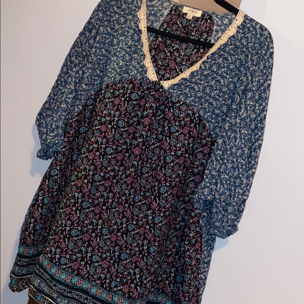Floral pattern dress.
